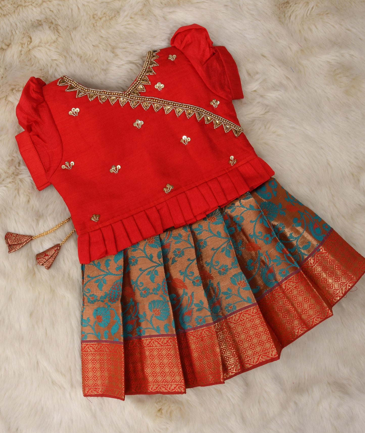 kids ethnic wear, pattu pavadai for kids, traditional dress for baby girl, ethnic wear for girls, pattu langa blouse designs for kids, baby lehenga, baby lehenga, 1st birthday dress for baby girl, baby langa blouse, lehenga choli for girls, indian dresses for girls, traditional dress for girls