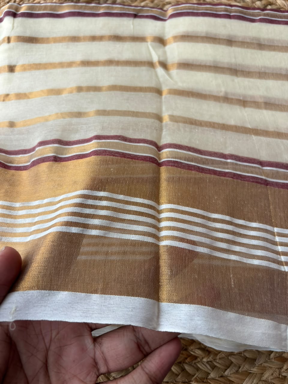 off white soft mul cotton with kanchi border light weight saree - Maroon and gold
