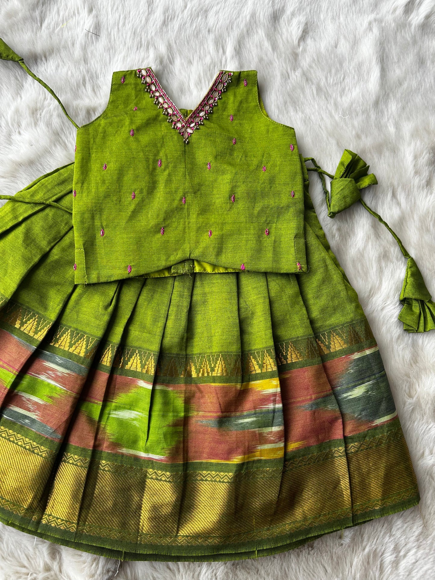 Traditional langa blouse parrot green pure kanchi cotton weave sleeveless for baby girl