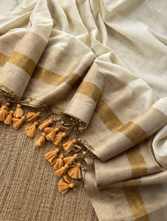 Off white soft mul cotton with kanchi border light weight saree - kerala tissue
