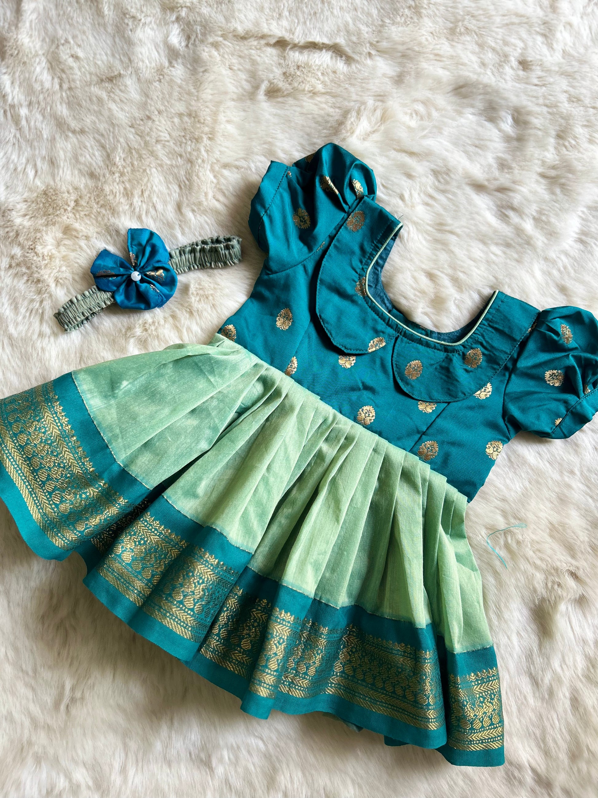 Rama Green Retro Style Zari Border Ethnic Dress Traditional Dress fo Baby&Me Rama Green Retro Style Zari Border Ethnic Dress Traditional Dress fo Baby&Me