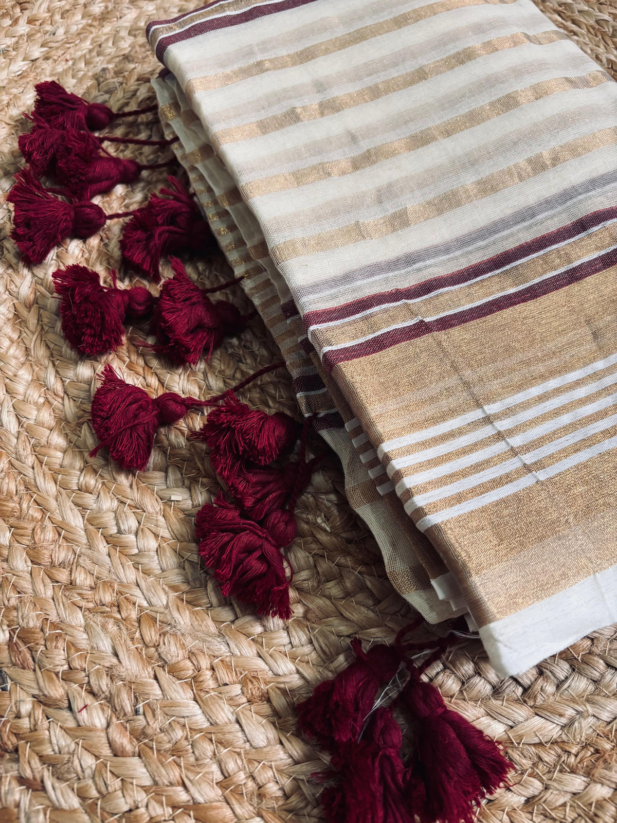 off white soft mul cotton with kanchi border light weight saree - Maroon and gold