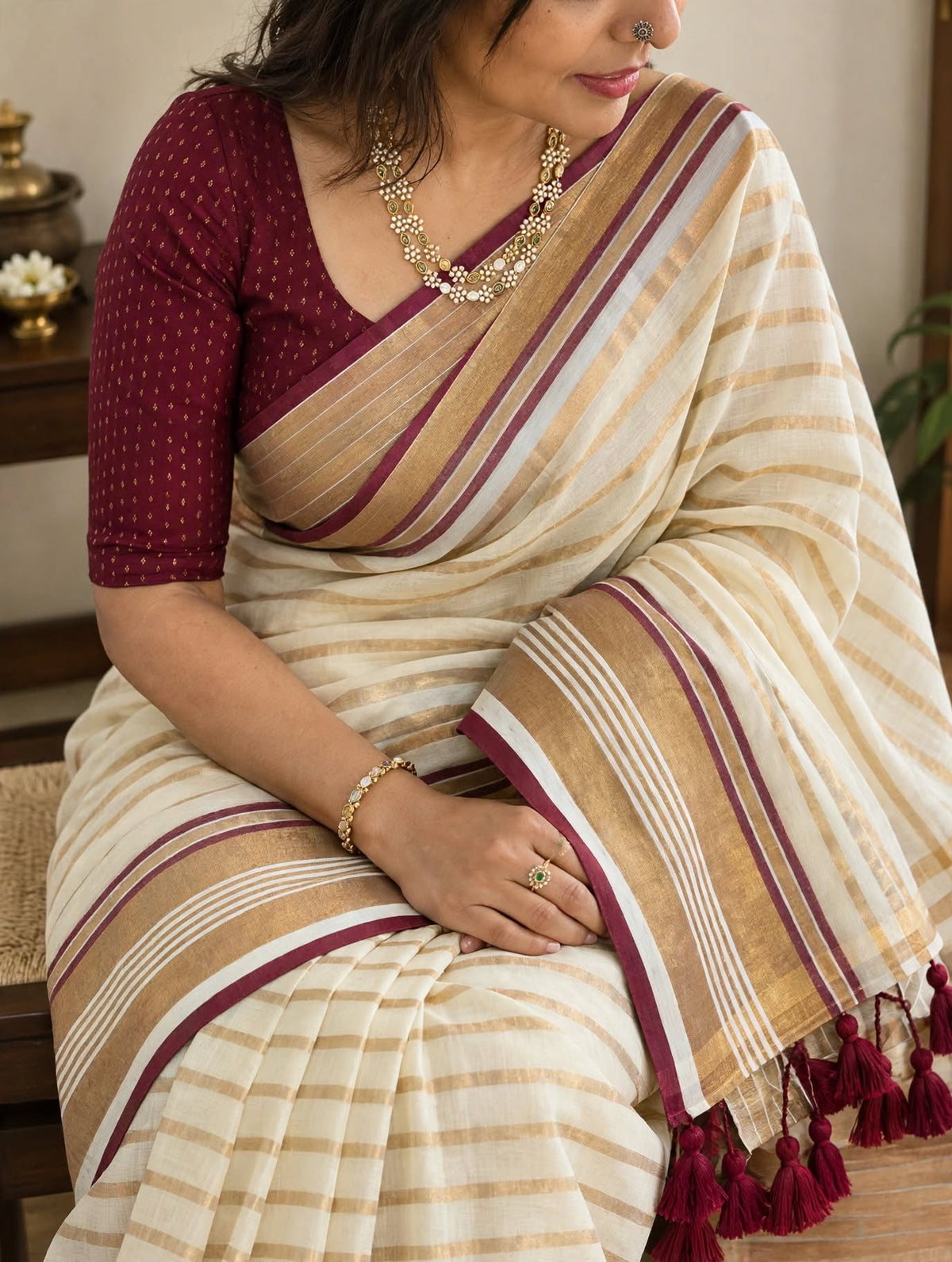 off white soft mul cotton with kanchi border light weight saree - Maroon and gold