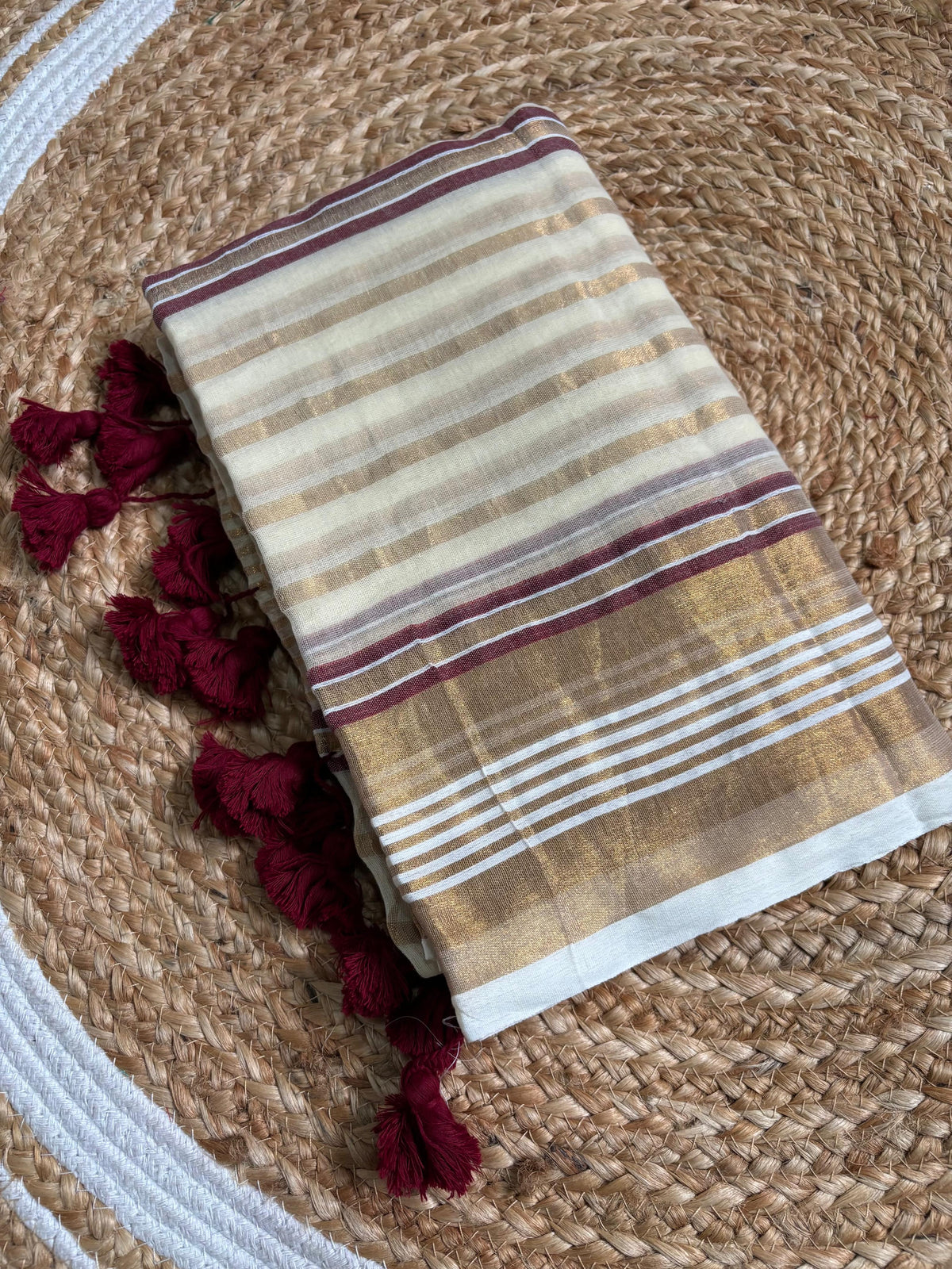 off white soft mul cotton with kanchi border light weight saree - Maroon and gold