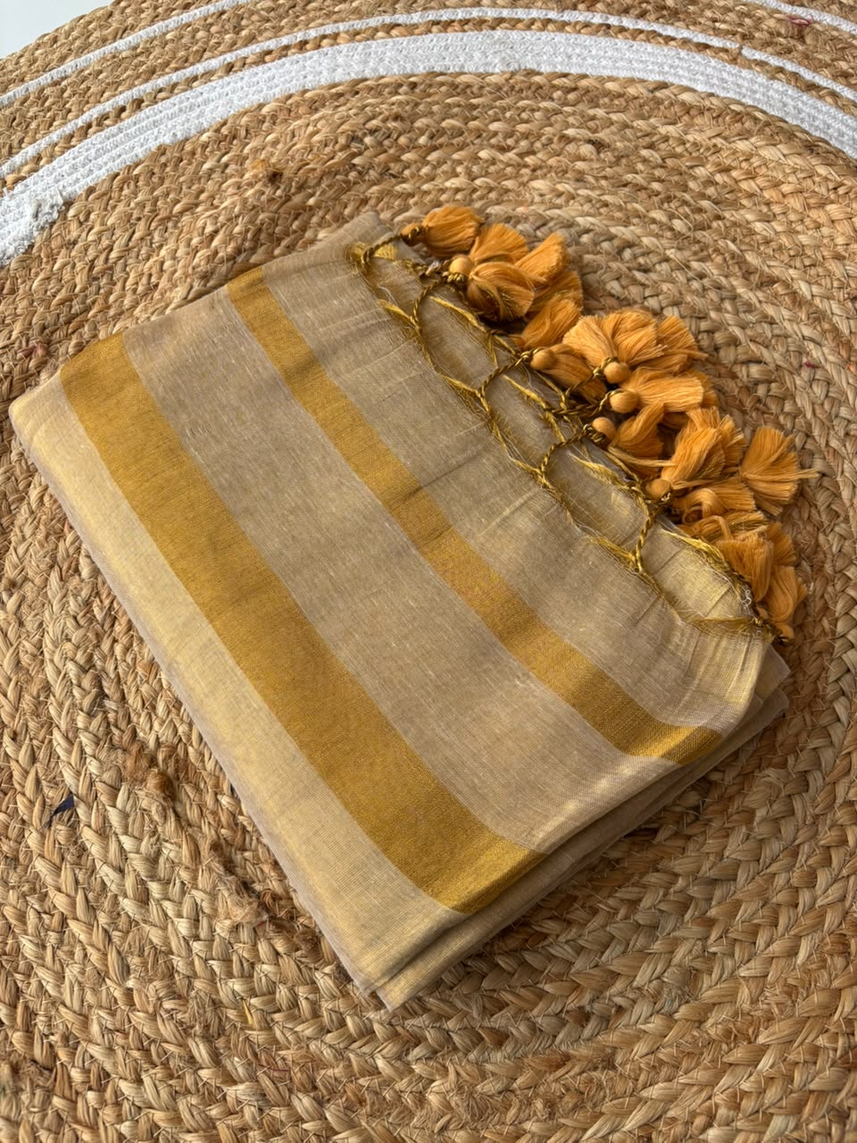 Off white soft mul cotton with kanchi border light weight saree - kerala tissue