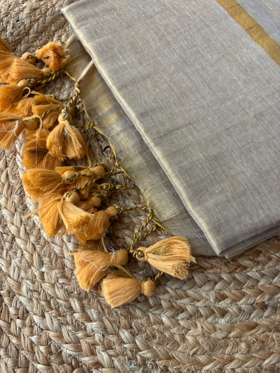 Off white soft mul cotton with kanchi border light weight saree - kerala tissue