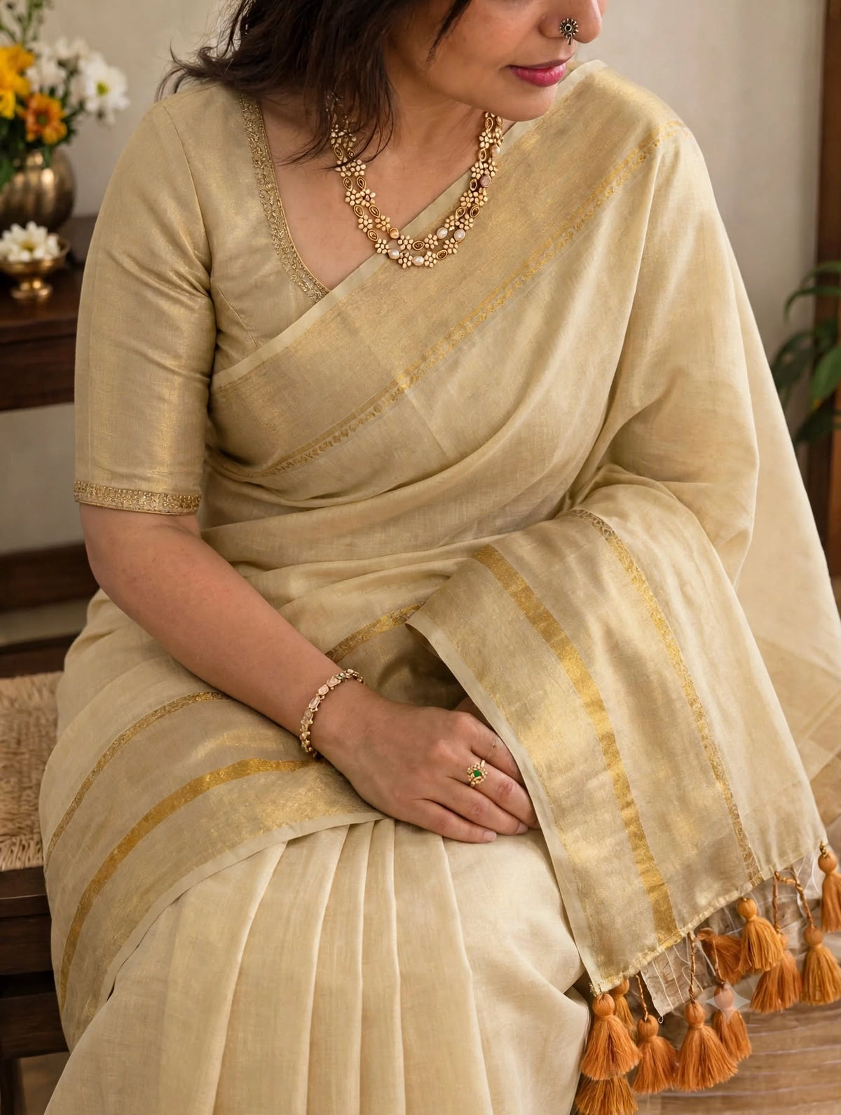 Off white soft mul cotton with kanchi border light weight saree - kerala tissue