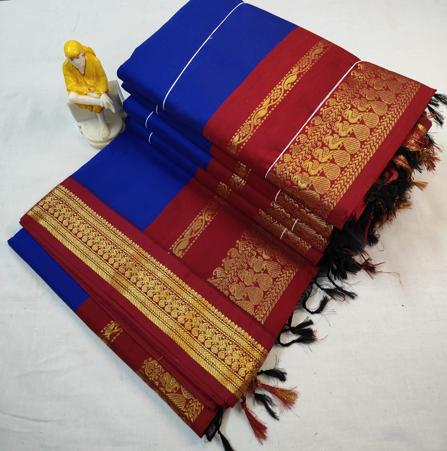 Daisy White Designer Printed Silk Saree with Contrast Blouse & Pallu –  Ethnos